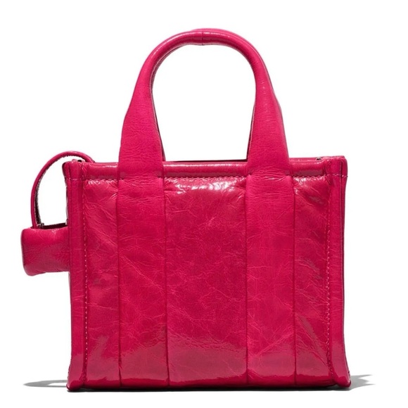 Marc Jacobs
The Shiny Crinkle Crossbody Tote bag - Picture 2 of 9